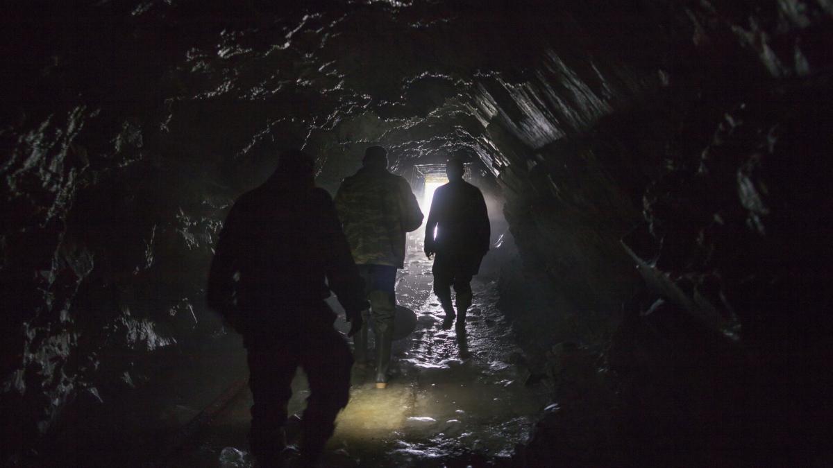 fostii mineri protesteaza in baia mare nemultumiti de recalcularea pensiilor si au riscat viata unii sunt bolnavi de silicoza