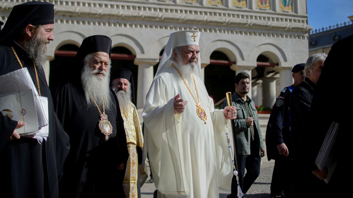 patriarhia romana cere redeschiderea bisericii furate de la cernauti romanii trebuie sa fie liberi sa se roage in limba lor
