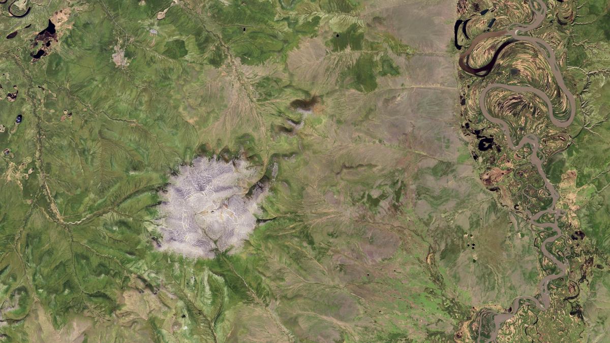 „Poarta spre Iad”: Craterul Batagaika din Siberia se mărește într-un ritm alarmant. Oamenii de știință sunt îngrijorați de fenomen