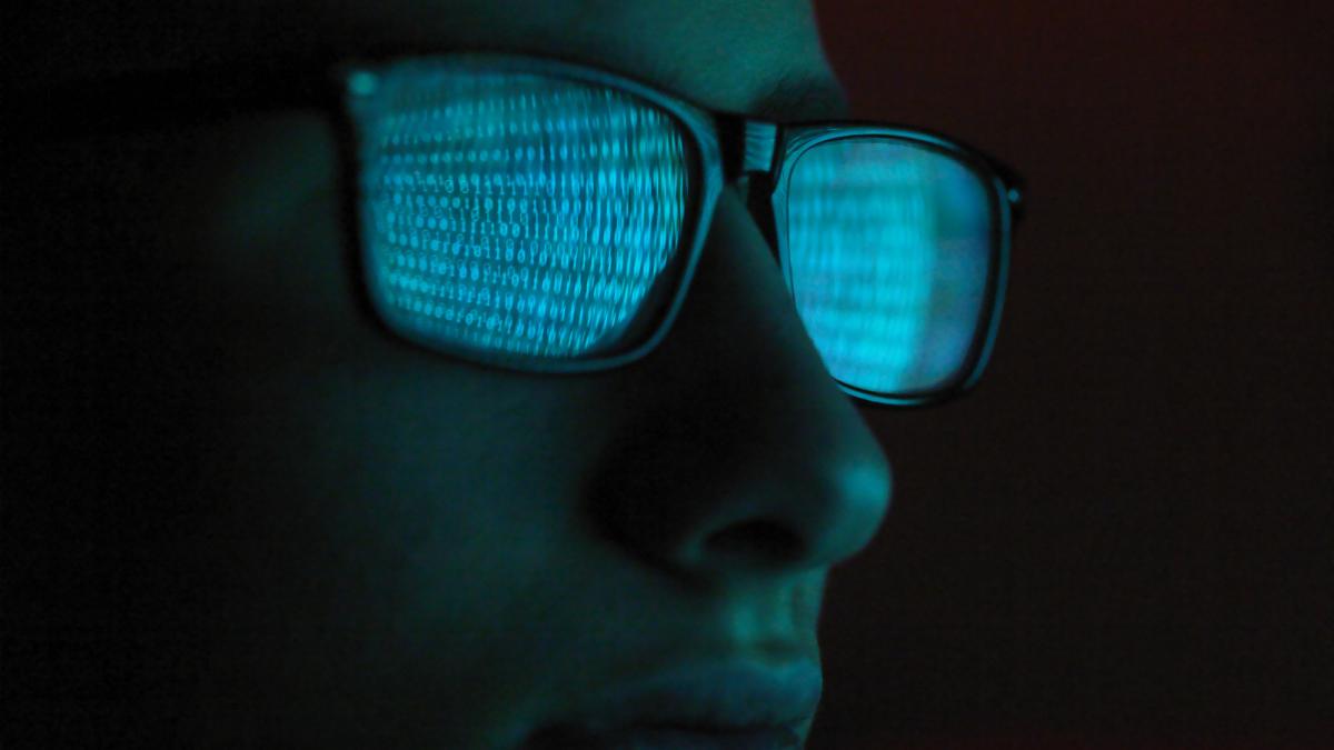 scandal la g7 o colaboratoare a ministrului culturii din italia este acuzata ca a filmat cu o microcamera montata in ochelari