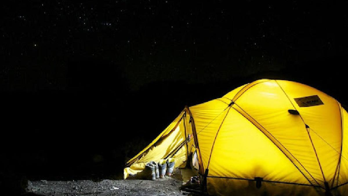 de ce lucruri ai nevoie pentru a face fata unui weekend cu cortul top 3 sugestii utile