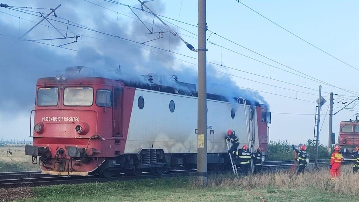 incendiu la locomotiva unui tren plin cu 100 de calatori in halta tomsani din prahova