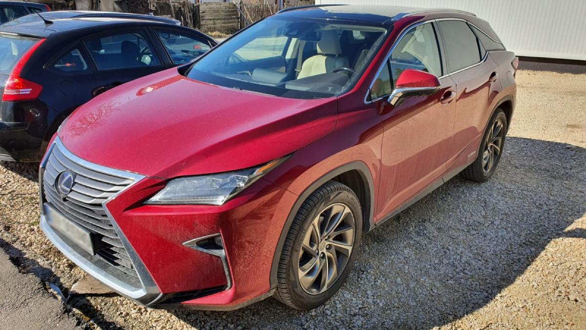 o masina care a fost furata in doar 4 minute din brasov a fost gasita dupa o luna in iasi cum au reusit politistii sa l prinda pe hot