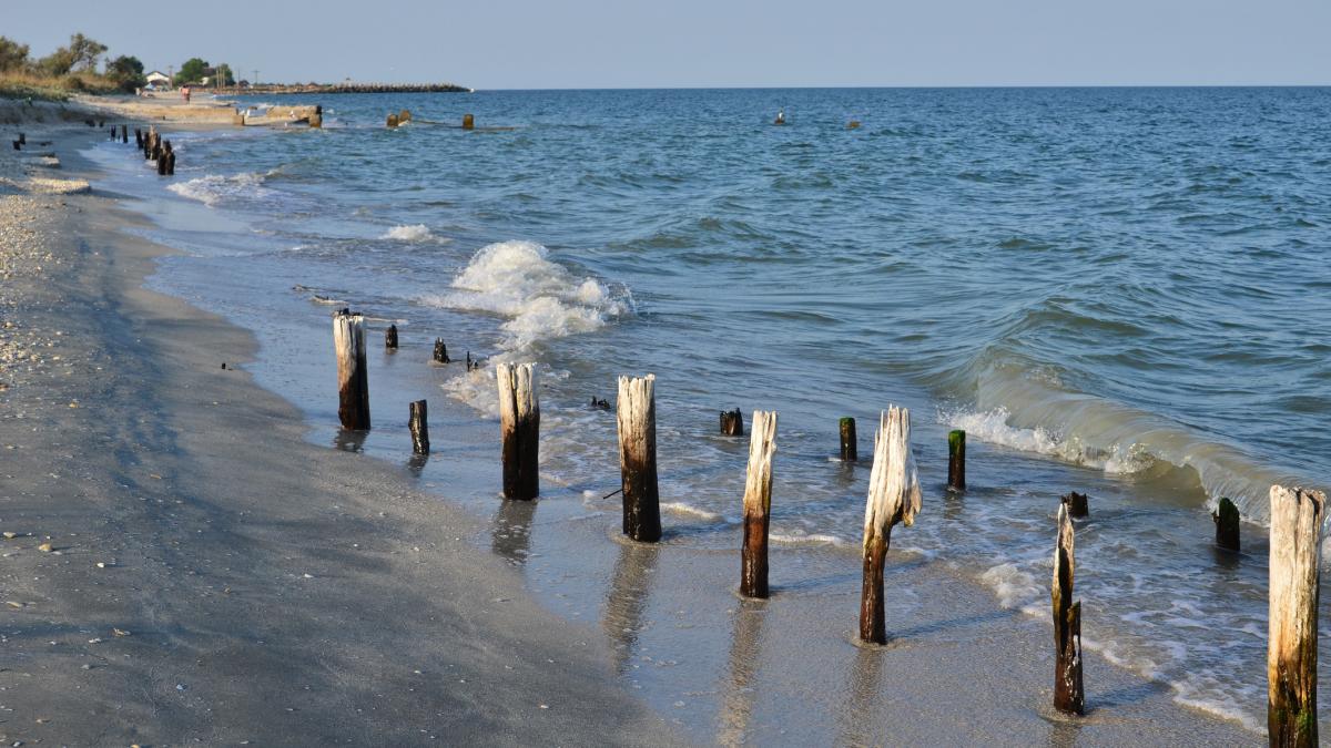 operatiune dificila pe mare cele doua cadavre descoperite plutind in zona gura portitei nu pot fi recuperate