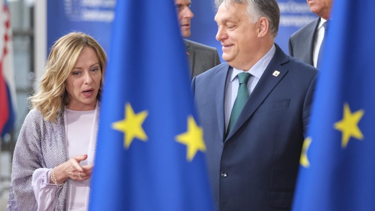 tot mai izolat in ue viktor orban o linguseste pe giorgia meloni nu e doar o colega e sora mea crestina