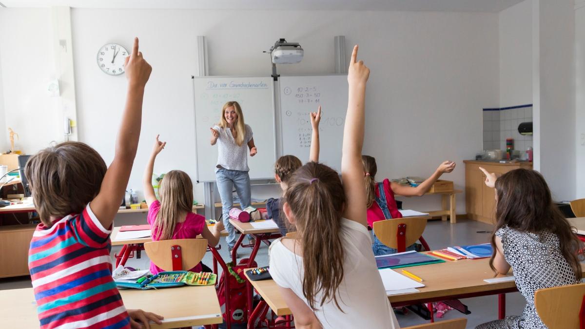 tara din europa care a adoptat o lege pentru scolarizarea obligatorie a 35 000 de copii ucraineni