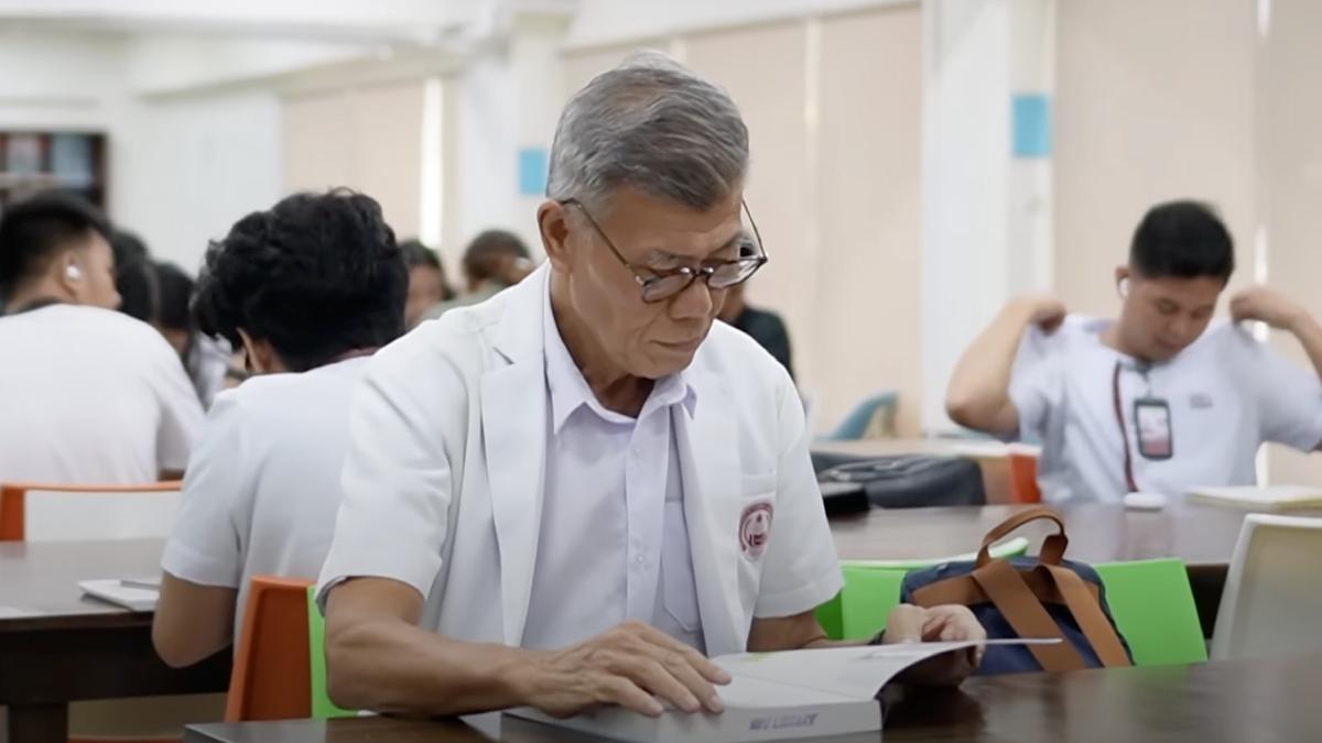 povestea barbatului care a absolvit medicina la 70 de ani toata lumea credea ca este profesorul o puteti face la orice varsta