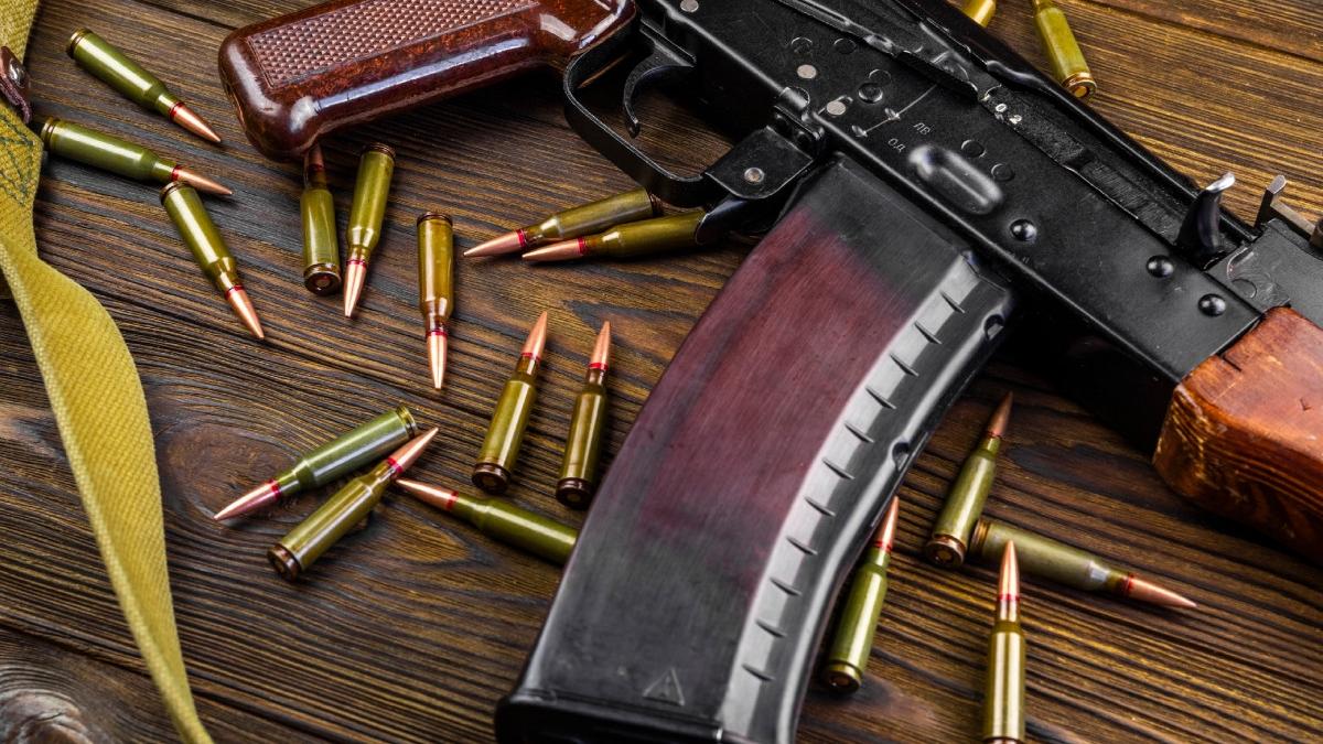 operatiune fara precedent mai multi traficanti au fost arestati in bucuresti in cel mai mare dosar de trafic de arme letale