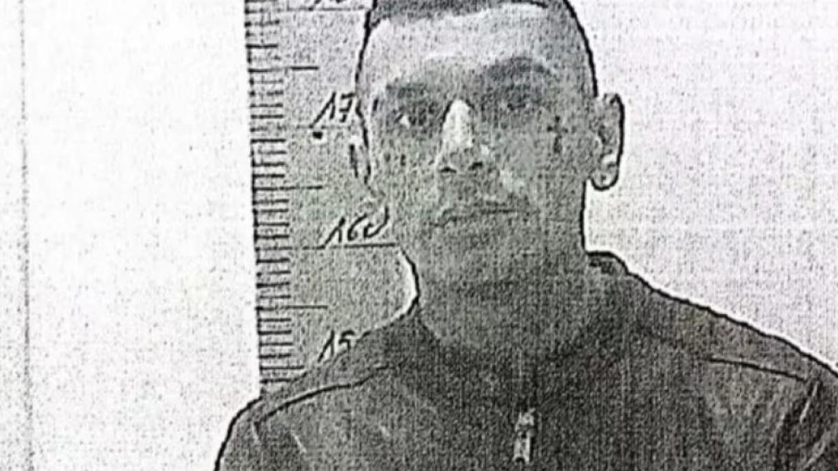 romanul care a evadat de doua ori in italia a luat un ostatic si l a obligat sa il duca la napoli