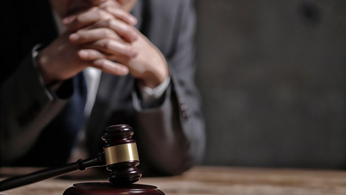 comisar sef de politie trimis in judecata de dna dupa ce a fost acuzat ca a obtinut peste 800 000 de euro din afaceri imobiliare