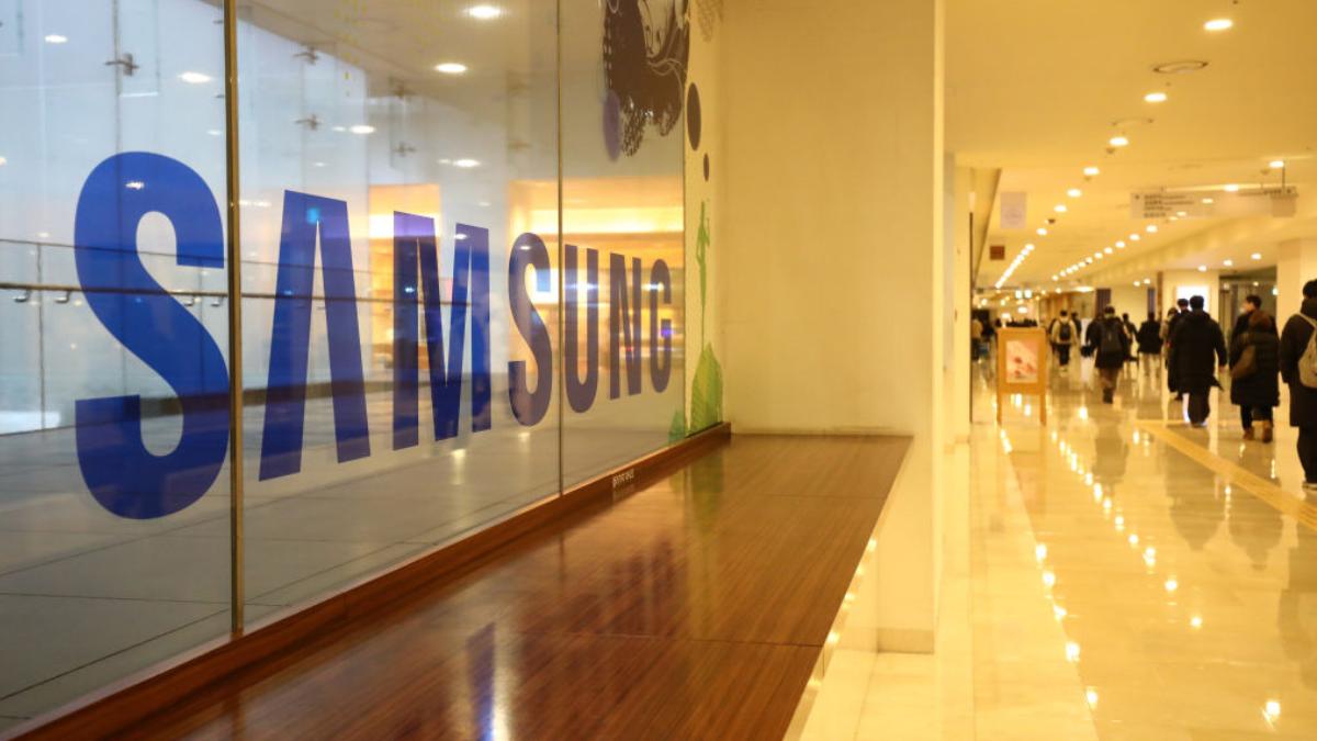 Samsung face concedieri masive: Compania va renunța la o treime din angajații străini