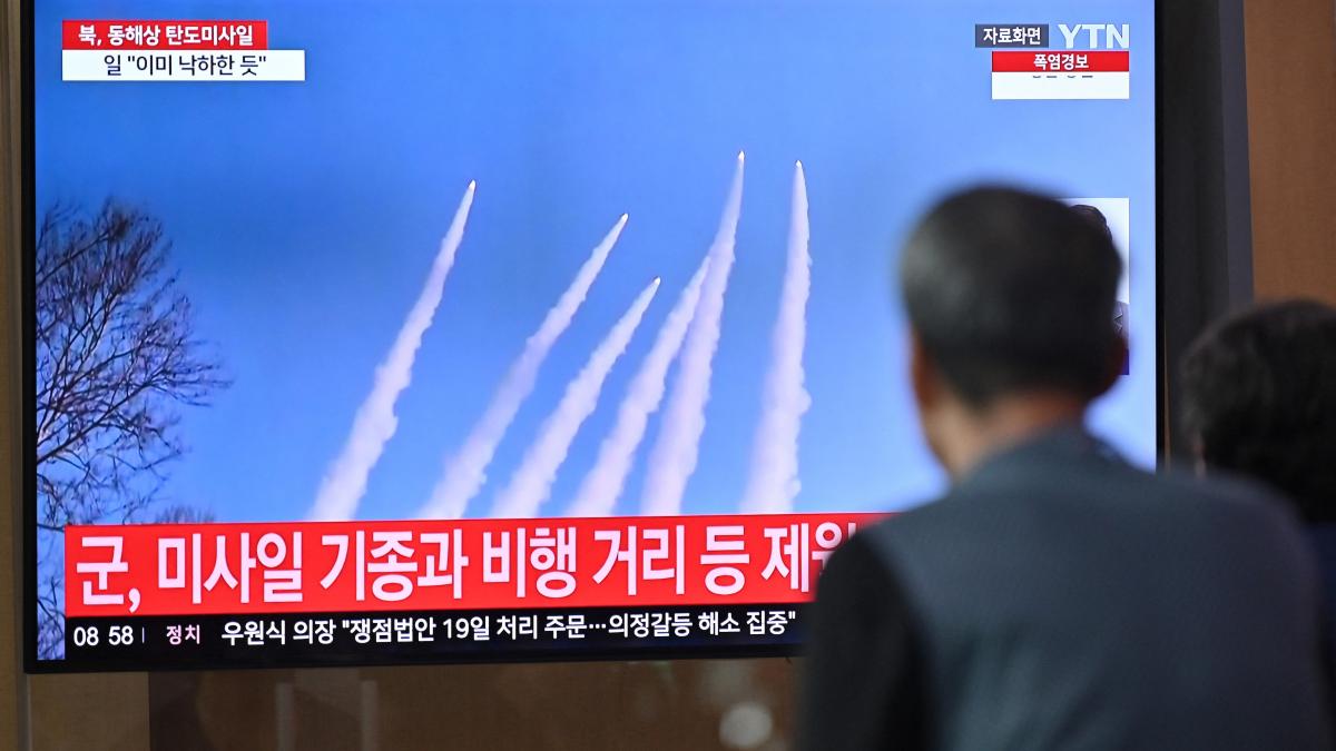 coreea de nord a lansat mai multe rachete balistice in marea japoniei