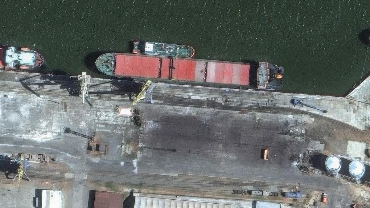 imagini din satelit cu nava care ii aduce lui putin rachetele balistice iraniene cu care va ataca ucraina