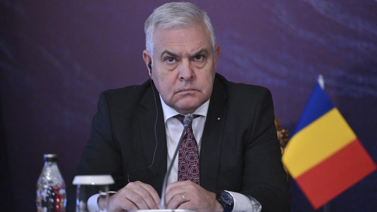 ministrul apararii a vorbit cu omologul sau din ucraina marea neagra nu mai e un spatiu al cooperarii e un teatru de razboi