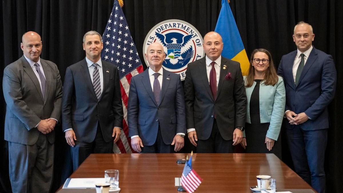 romania e foarte aproape de eliminarea vizelor pentru statele unite ambasadorul muraru a discutat cu seful homeland security