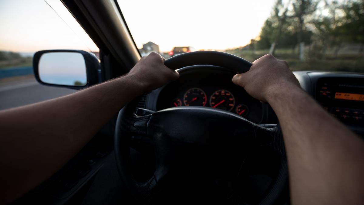 sase adolescenti au furat o masina si au condus o pe rand prin ploiesti apoi au facut accident