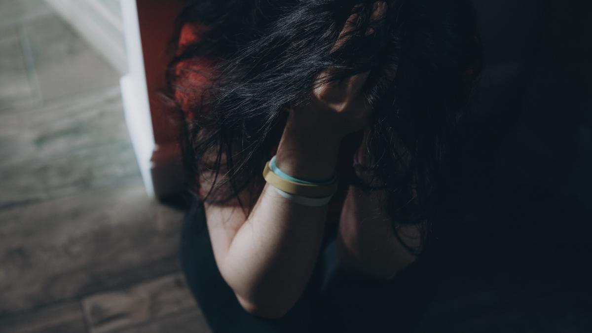 doua tinere disparute dintr un centru de plasament salvate dupa un apel la 112 un barbat le tinea in casa le droga si viola