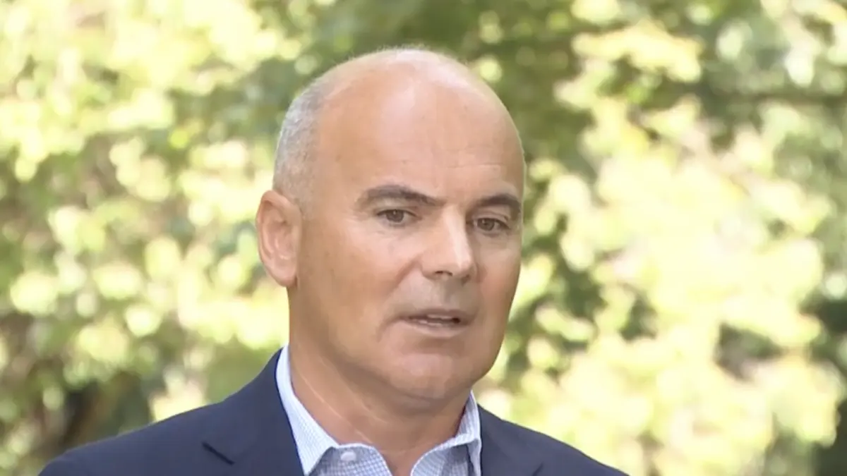 rares bogdan nu am crezut ca geoana poate fi atat de ipocrit si sa si anuleze istoria din aceasta tara vine din spuma marii