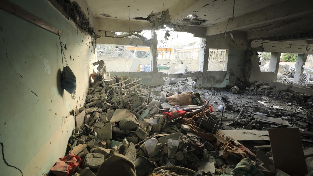 israelul a atacat o scoala din gaza cel putin cinci oameni printre care si doi copii au fost ucisi era folosita de hamas