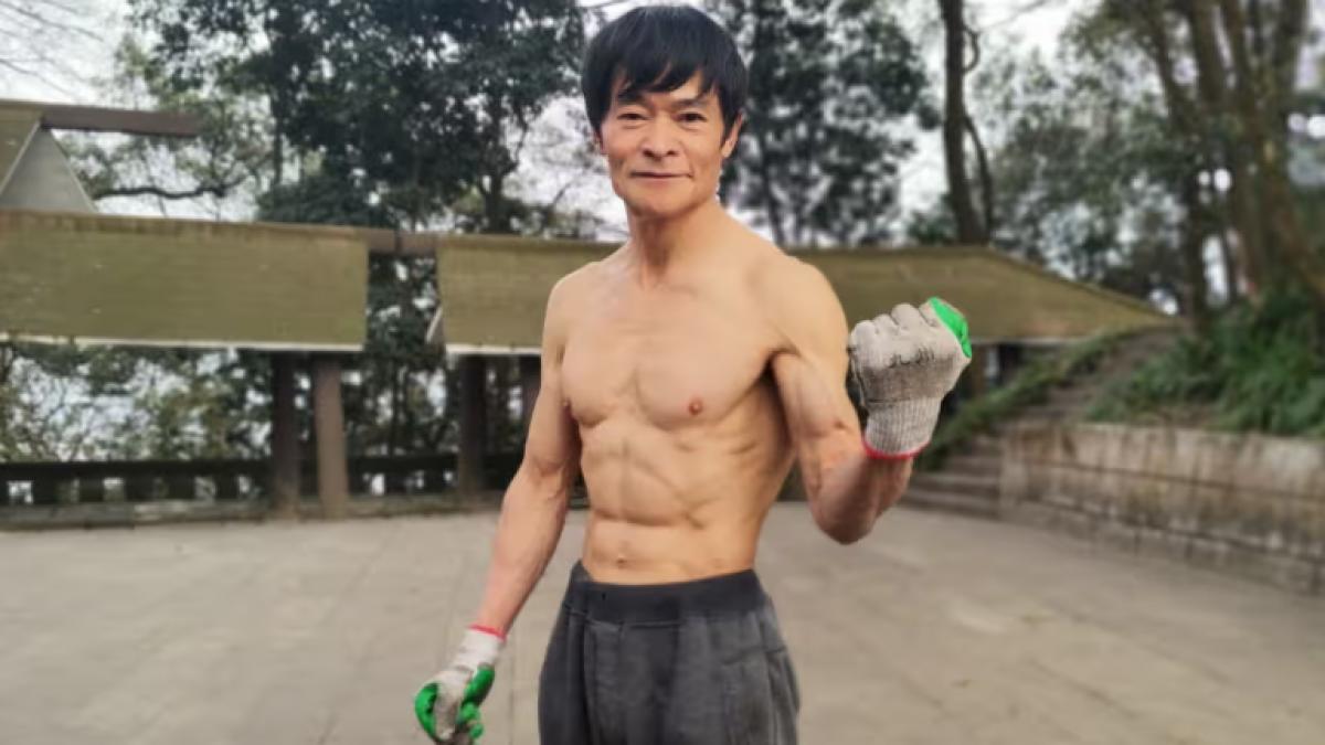 un barbat care la 70 de ani arata ca la 30 si a dezvaluit secretele si sunt cu totul neasteptate