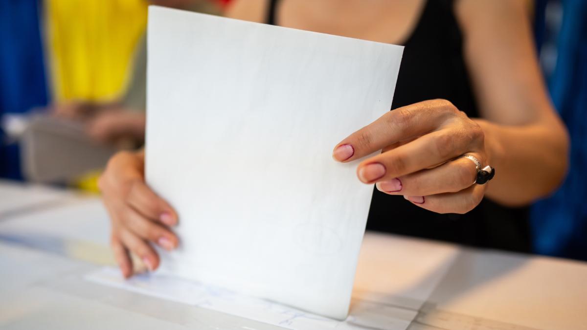 alegeri parlamentare 2024 bec romanii care in ziua alegerilor se afla in strainatate nu pot vota cu urna speciala