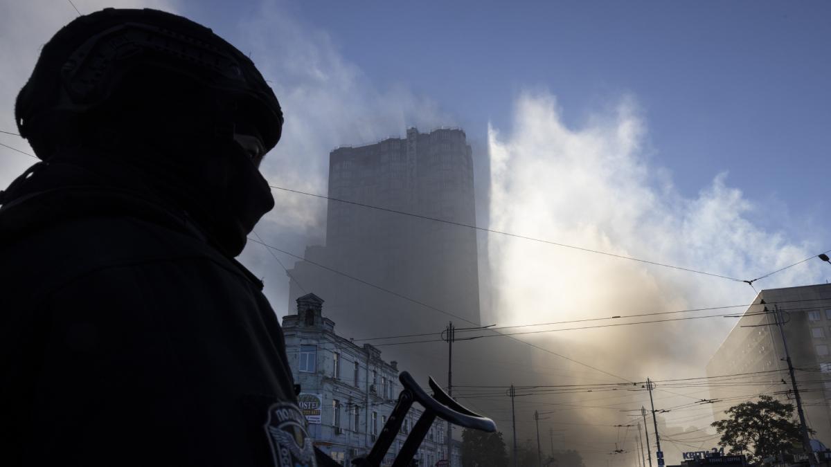 alerta aeriana in kiev rusii au lansat un atac masiv cu 20 de drone al optulea intr o singura luna