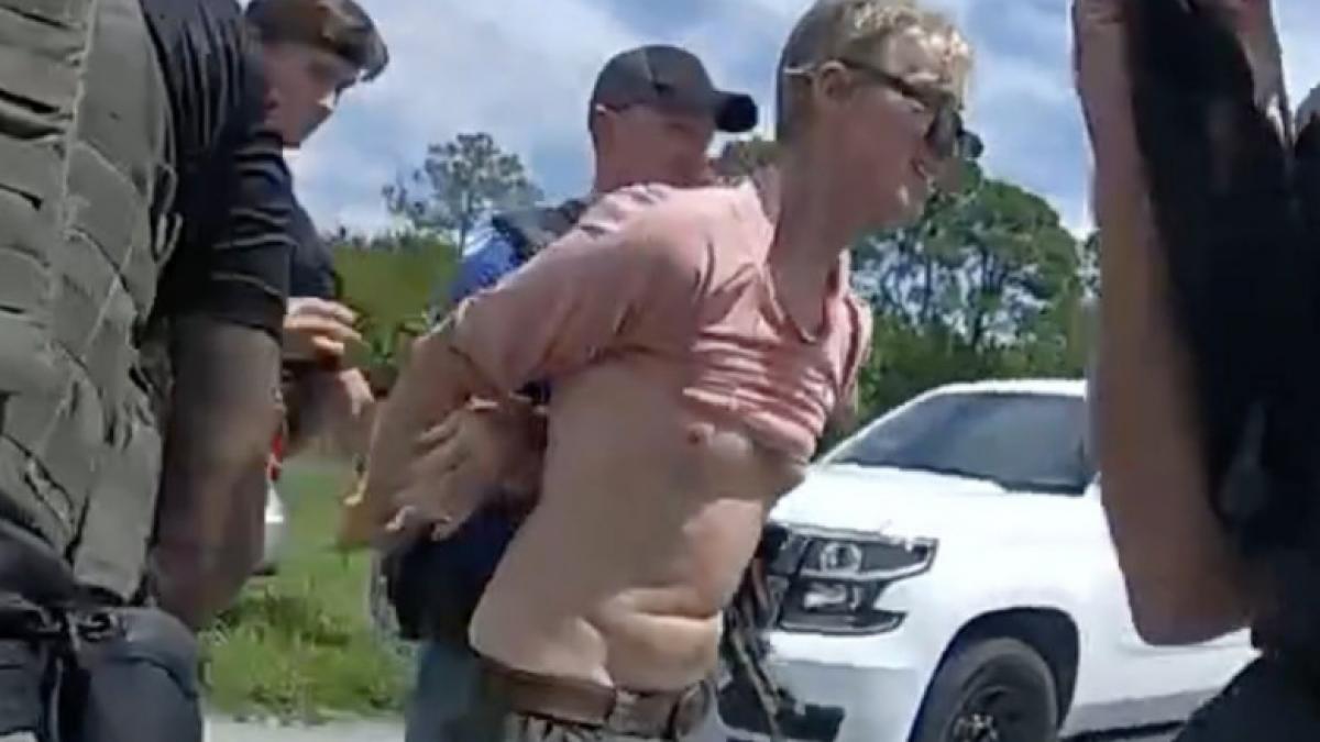 momentul in care barbatul care ar fi incercat sa il impuste pe trump este arestat