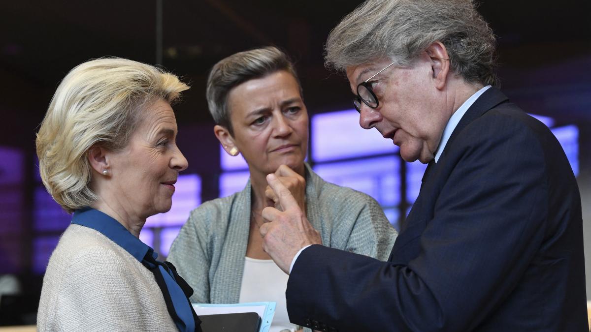 scandal la bruxelles comisarul thierry breton demisioneaza si o acuza pe ursula von der leyen ca a i a cerut lui macron sa l schimbe