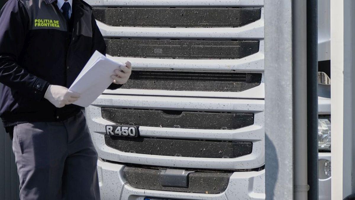 un tir cu zece tone de gunoaie din spania a incercat sa intre in romania