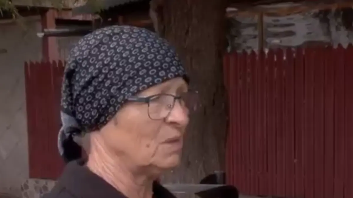 am stat 7 ore cu ea in apa s a uitat in ochii mei si aia a fost o femeie a povestit cum mama i a murit in brate la inundatii