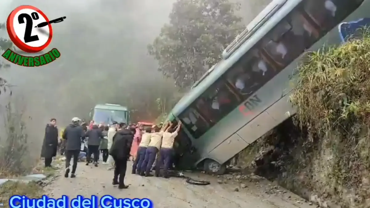 grav accident in peru 30 de persoane ranite autobuzul in care se aflau a iesit de pe carosabil si s a prabusit in gol
