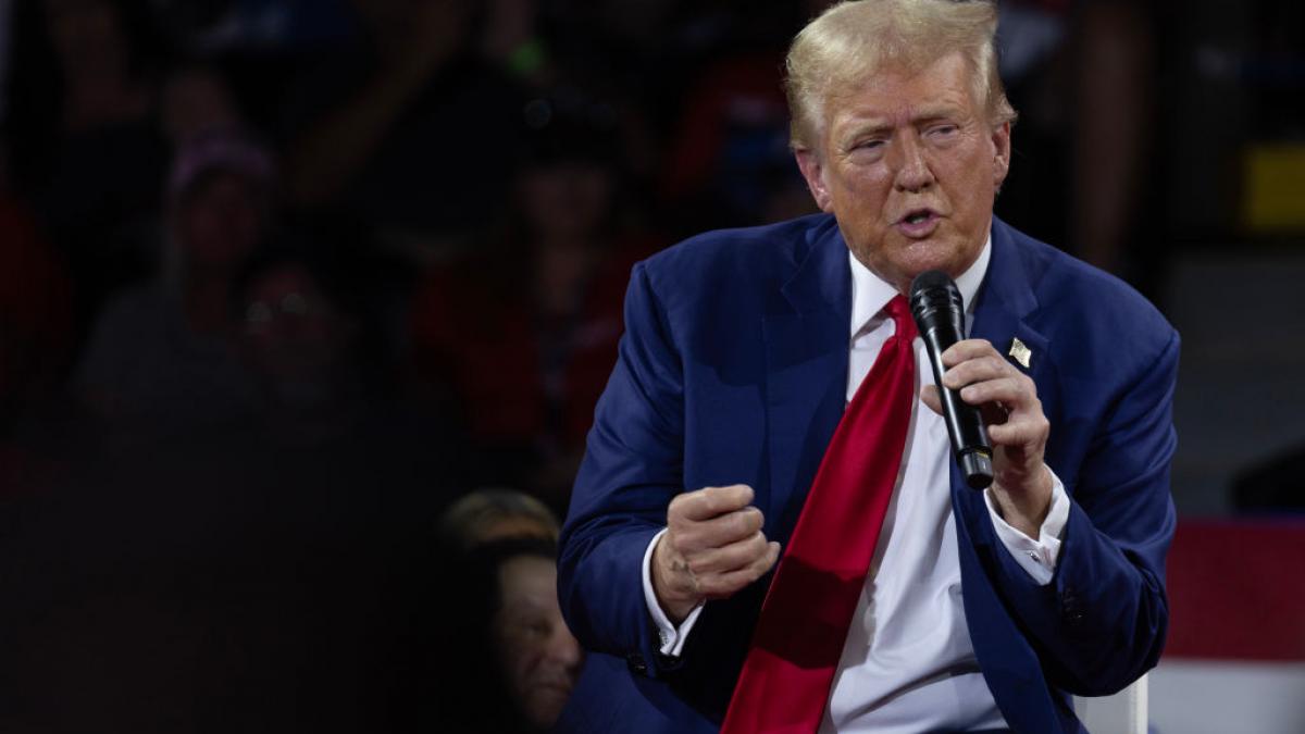 donald trump o compara pe kamala harris cu pocahontas si spune ca vrea sa fie cunoscut ca presedintele frontierei