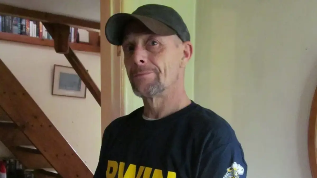 incercand sa si faca singur de mancare un barbat s a injunghiat din greseala si a murit