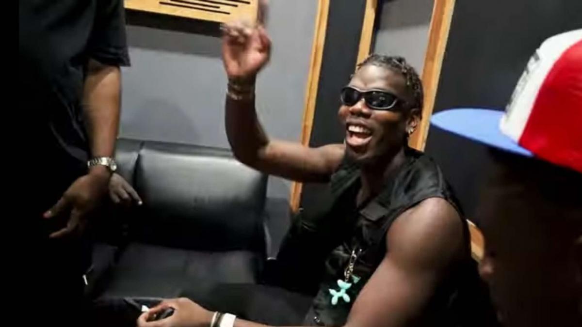 un fotbalist celebru suspendat pentru dopaj devine star de film in tara a sa natala