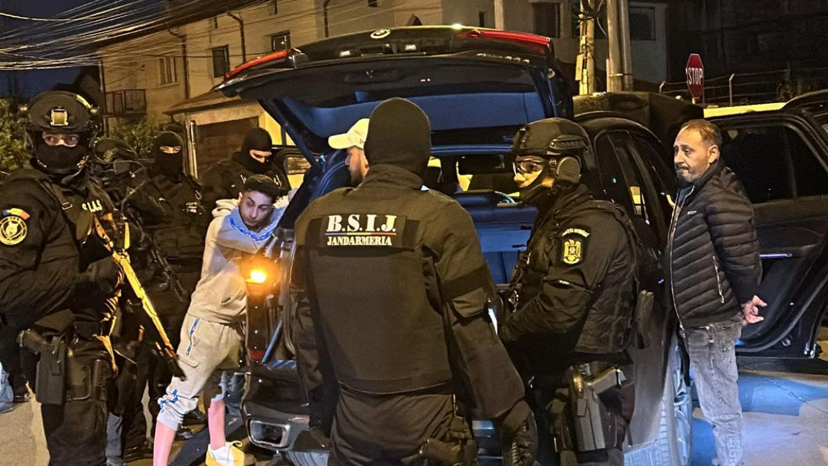 mobilizare generala in pantelimon oamenii se tem sa iasa afara sute de politisti patruleaza firma de paza de la spital e verificata