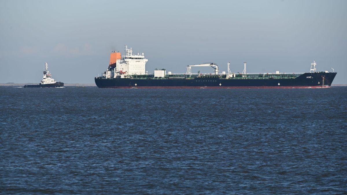 cum reuseste rusia sa exporte pe mare cantitati record de petrol in vreme de razboi pe fondul sanctiunilor internationale