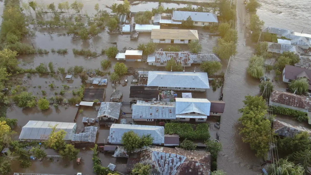 familiile afectate de inundatii vor mai primi cate 15 000 de lei ca sa si cumpere aragaz frigider sau combustibil cum pot primi banii