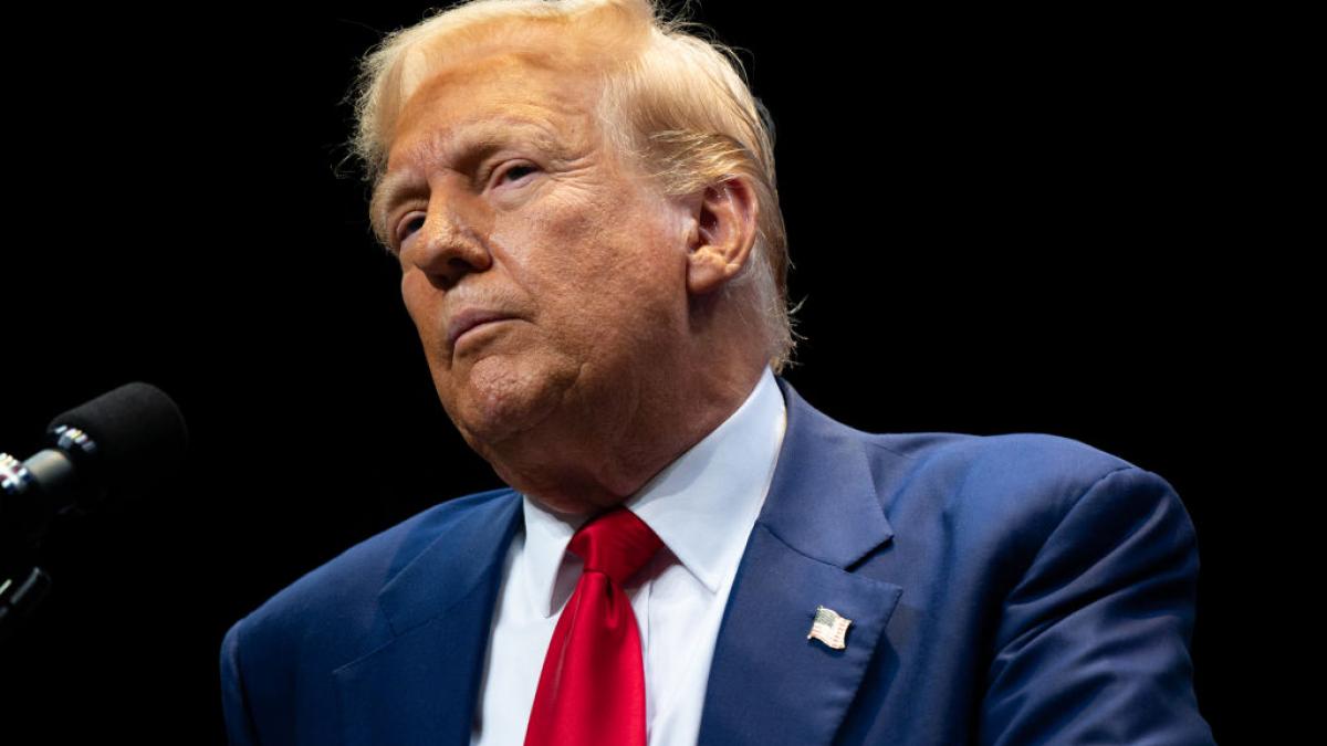 lui donald trump ii este teama ca va fi asasinat de iran sunt inconjurat de multi oameni de pusti si arme cum nu s au mai vazut