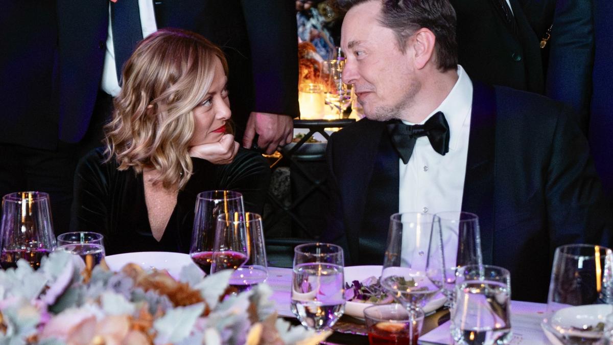 elon musk a negat ca are o aventura cu giorgia meloni dupa ce au fost prinsi sorbindu se din ochi in new york eram cu mama mea