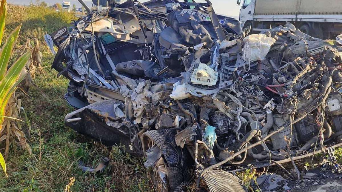 accident teribil in brasov un barbat a murit dupa ce a intrat cu masina sub un tir