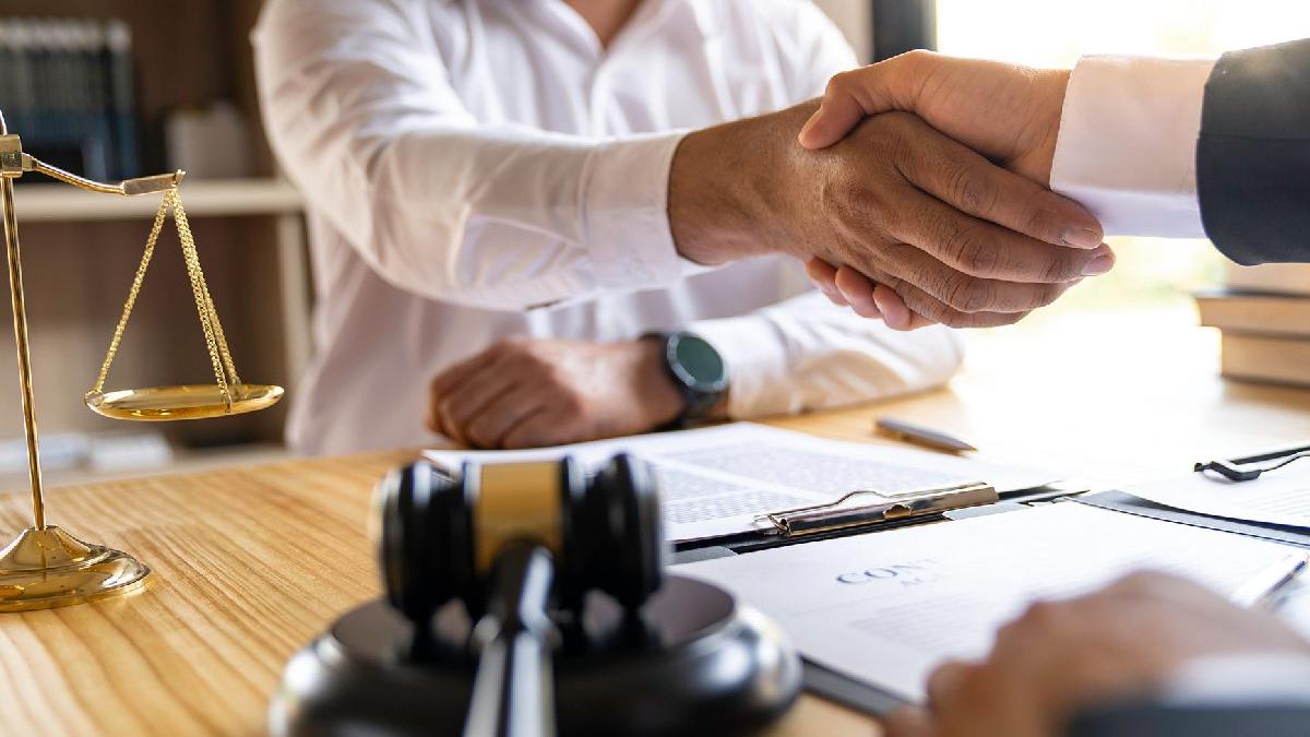 cum te poate ajuta un avocat specializat in insolventa si drept fiscal