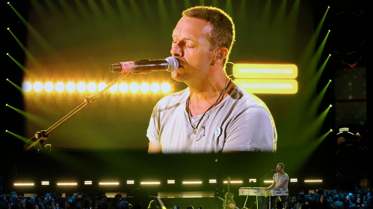 11 000 de dolari pe un bilet la coldplay in india fanii sunt revoltati sute de mii de oameni pe lista de asteptare