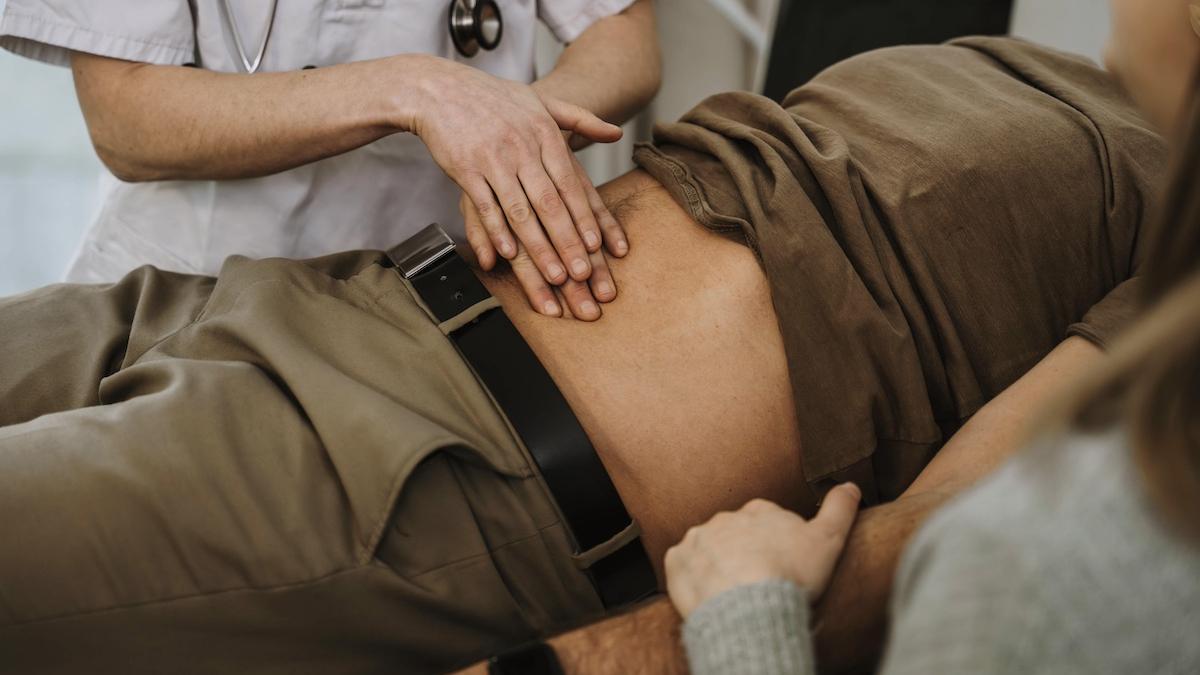 cum se manifesta cancerul de colon la tineri de ce apare tot mai des la persoane sub 50 de ani