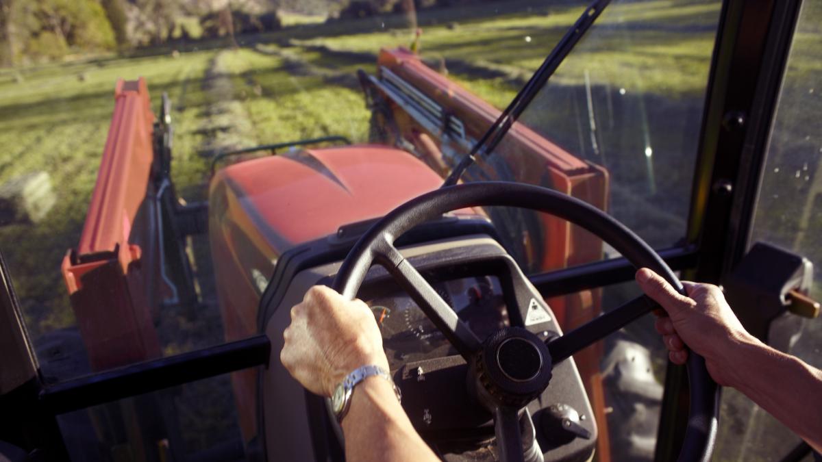 doi romani au terorizat fermierii din italia cum actiona banda care a furat tractoare de 1 milion de euro