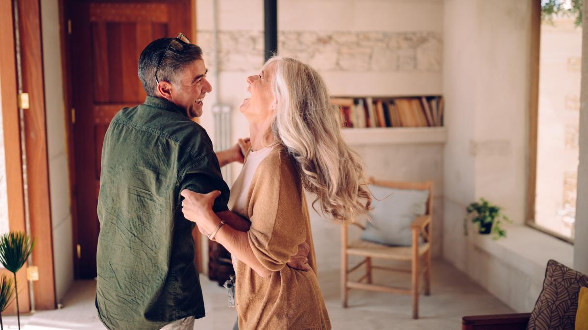 sase ingrediente pentru o relatie de iubire implinita identificate de un psiholog dupa ce a consiliat cupluri din 40 de tari