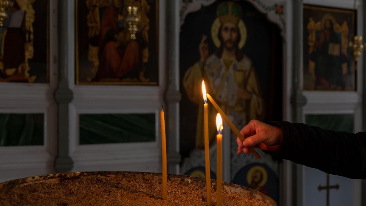 sf ciprian e sarbatorit pe 2 octombrie cine a fost si la ce foloseste acatistul lui