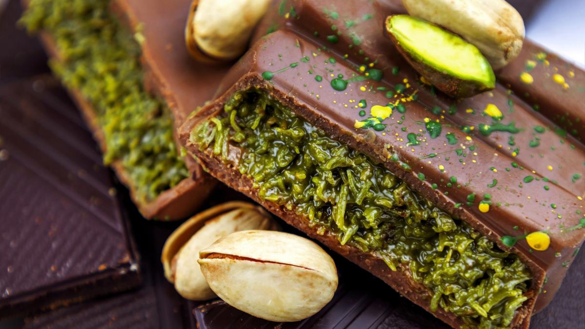 povestea ciocolatei dubai desertul care a creat isterie in toata lumea romanii stau la cozi imense pentru ea