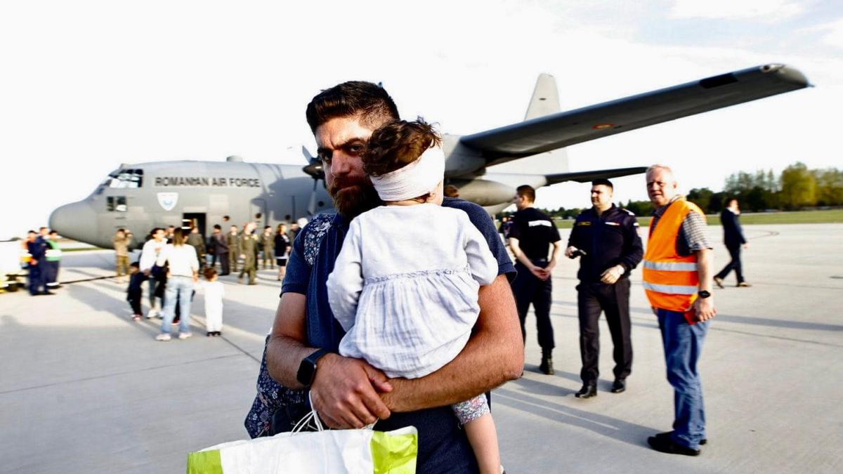 zeci de romani evacuati de urgenta din liban sunt adusi acasa cu un avion mapn