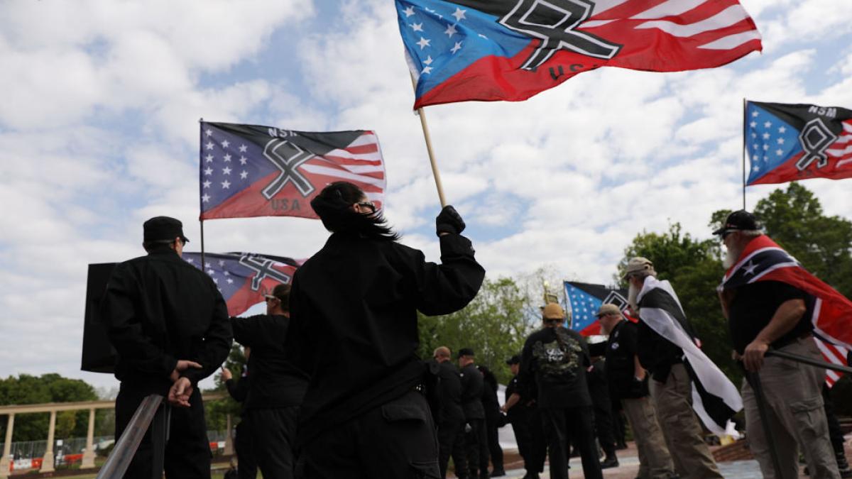 o banda de neo nazisti din fratia ariana destructurata in sua cine erau peckerwoods afiliati mafiei albilor din inchisori