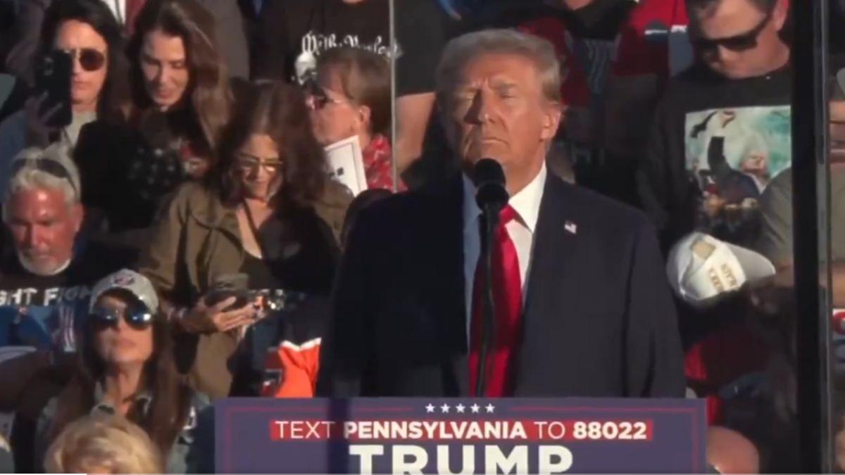 nu voi renunta niciodata trump s a intors in locul unde era sa fie asasinat in iulie si a vorbit din spatele unui geam antiglont